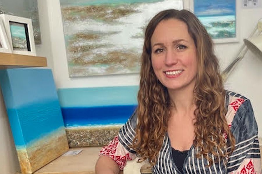 Brighton artist to show her contemporary seascape paintings and artworks