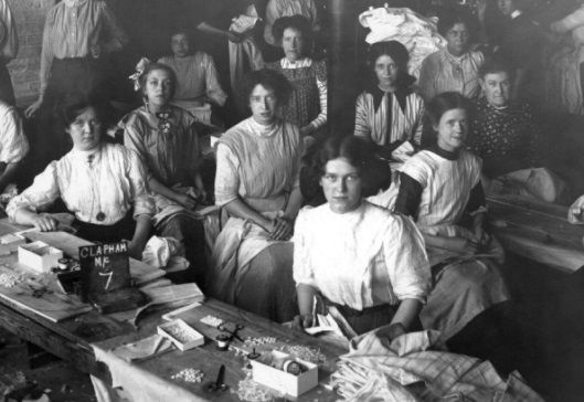 Macclesfield Nostalgia: Millworkers’ daily grind working on the factory floor