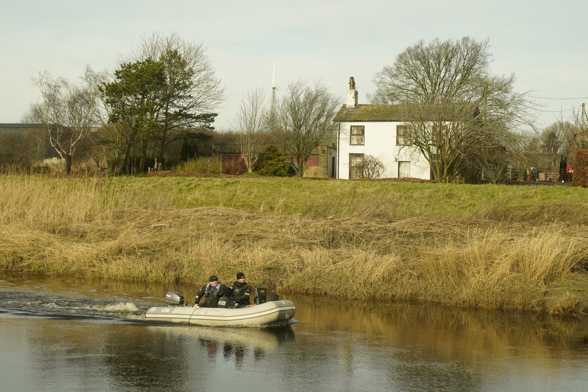 Underwater search team joins police looking for missing Nicola Bulley