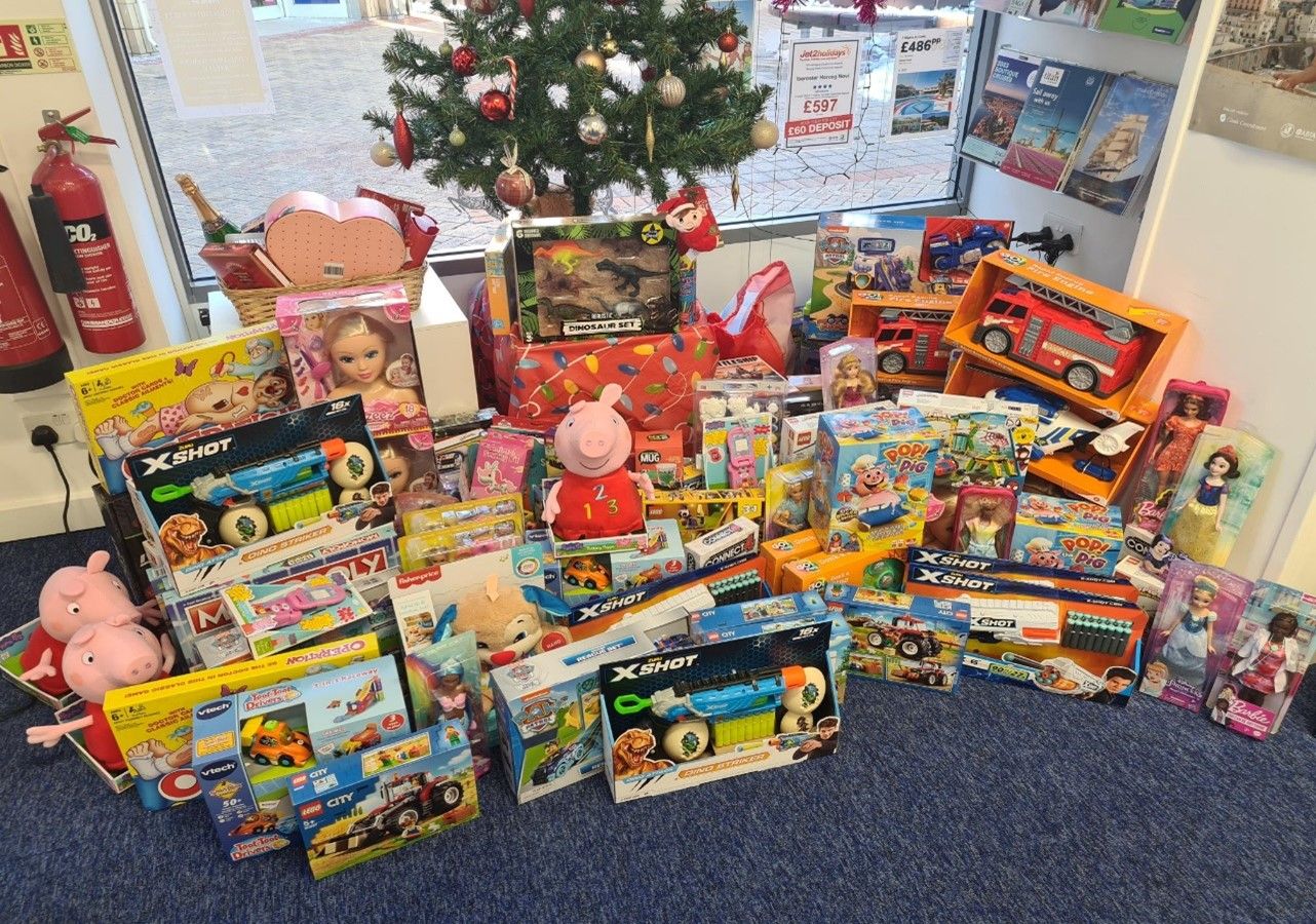 Braintree shopping centre supports Home-Start Essex with Giving Tree