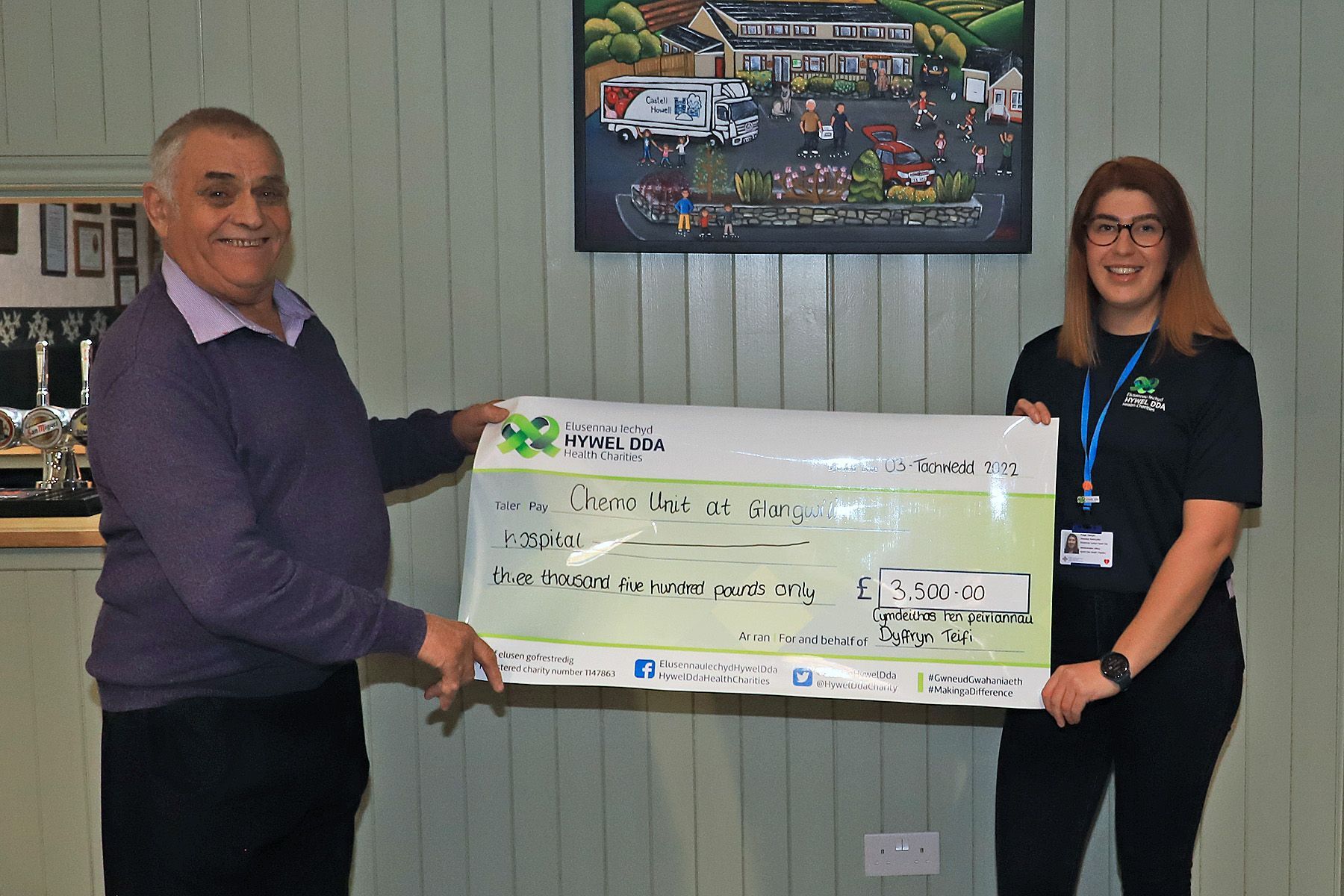 Teifi Vintage Society raises £3,500 for Glangwili Hospital chemotherapy unit