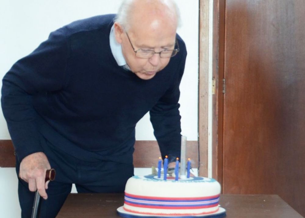 Leicestershire centenarian learns German to understand wartime experiences