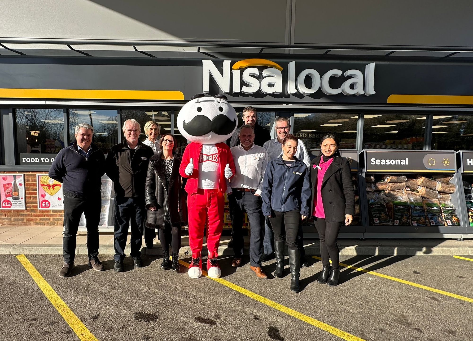 Newly refurbished Lewes service station raises money for Ringmer Food Bank
