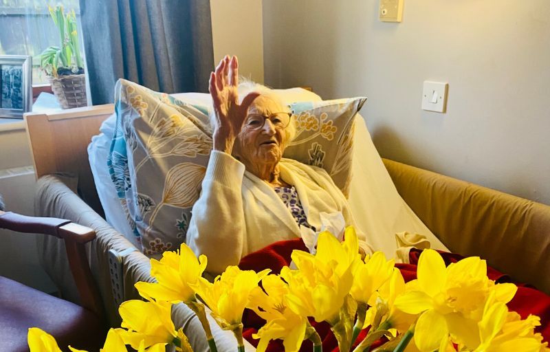 Rugby 104-year-old's secret to long life is 'eating onion and garlic every day'
