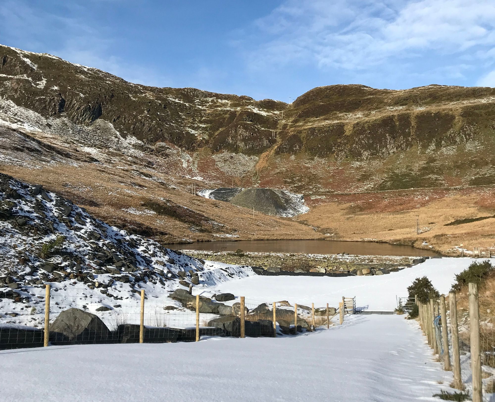 Crwydro Ffridd y Bwlch ar ddiwrnod heulog yn y Gaeaf