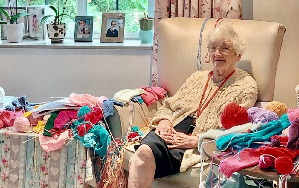 94-year-old knitter makes newborn items for Manchester hospital