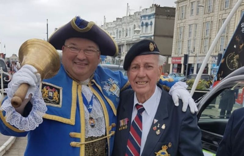 London RAF veteran helps Taxi Charity celebrate 75th anniversary