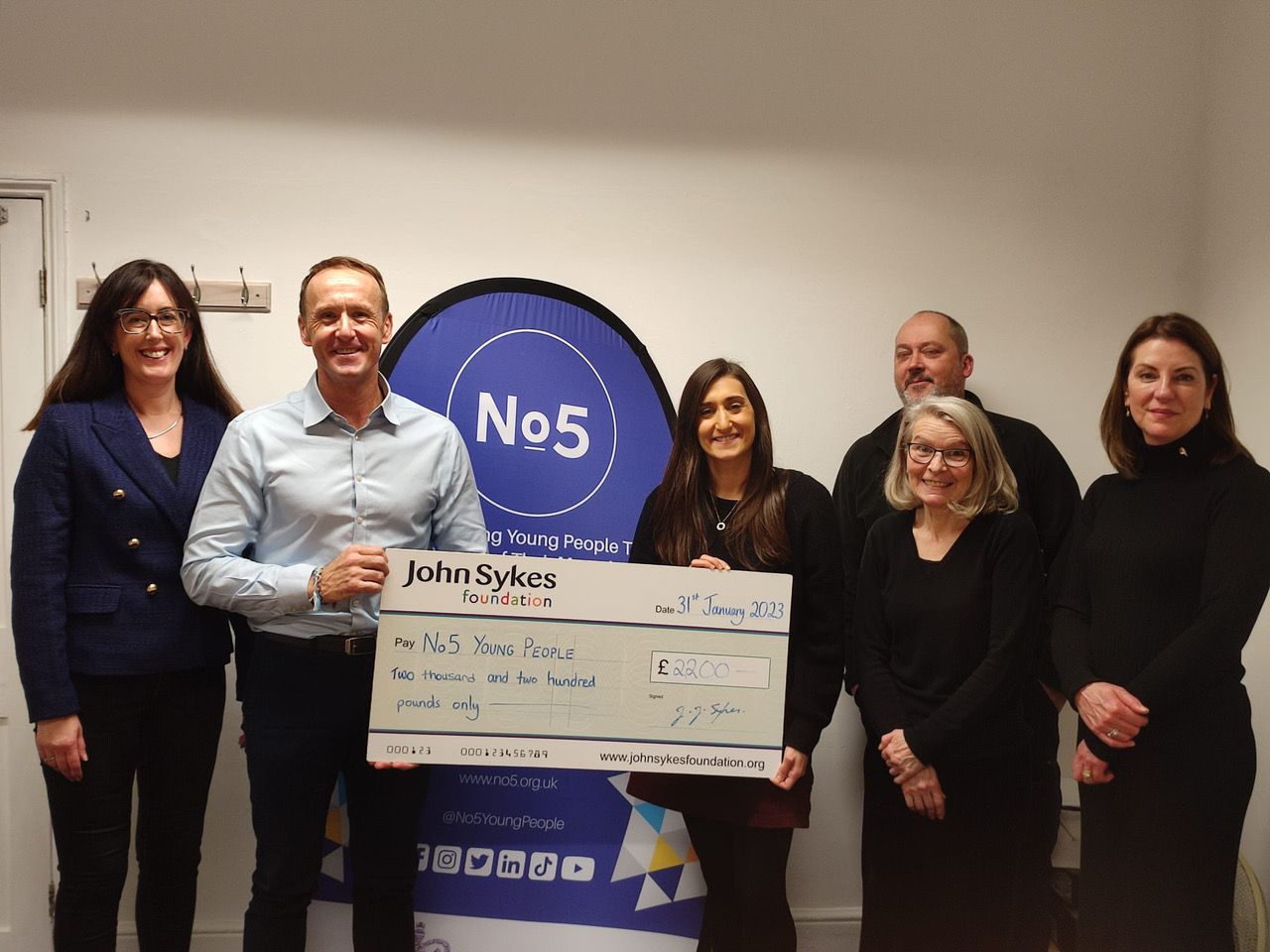 Berkshire community raise £6,420 in support of new youth hub created by No5 Young People