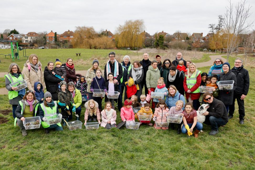 Green-fingered youngsters plant spring bulbs in Canterbury