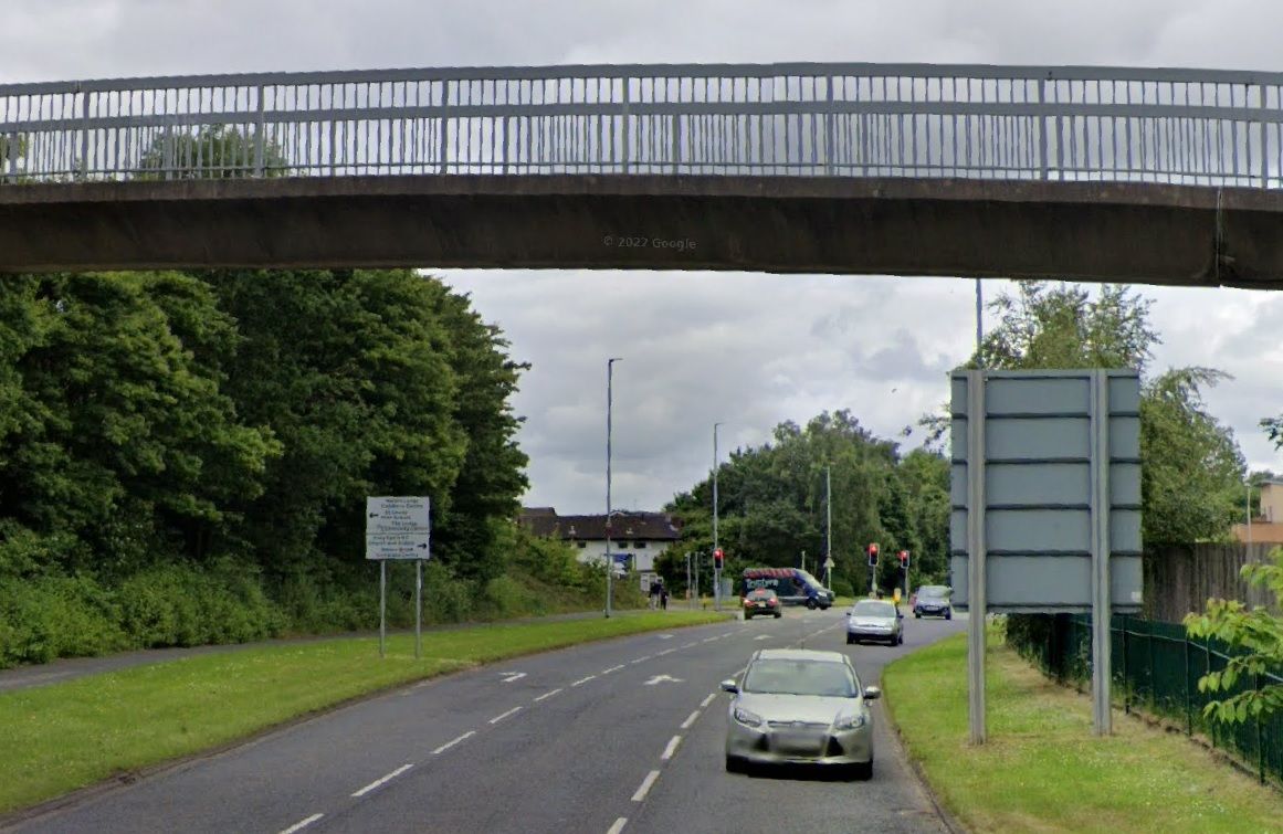 Man tries to 'open car doors' at lights in Runcorn