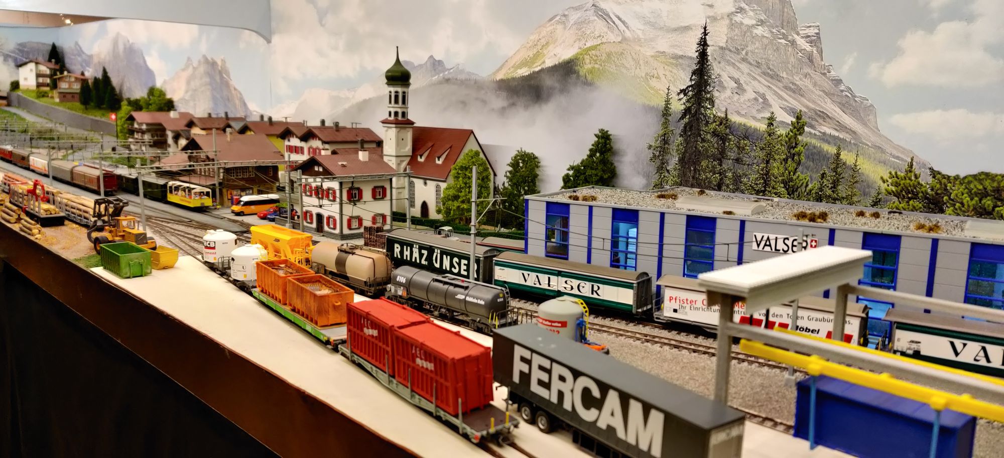 Model railway exhibition for Wheatfields Hospice arriving in Pudsey