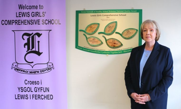 Caerphilly comprehensive wins healthy school award