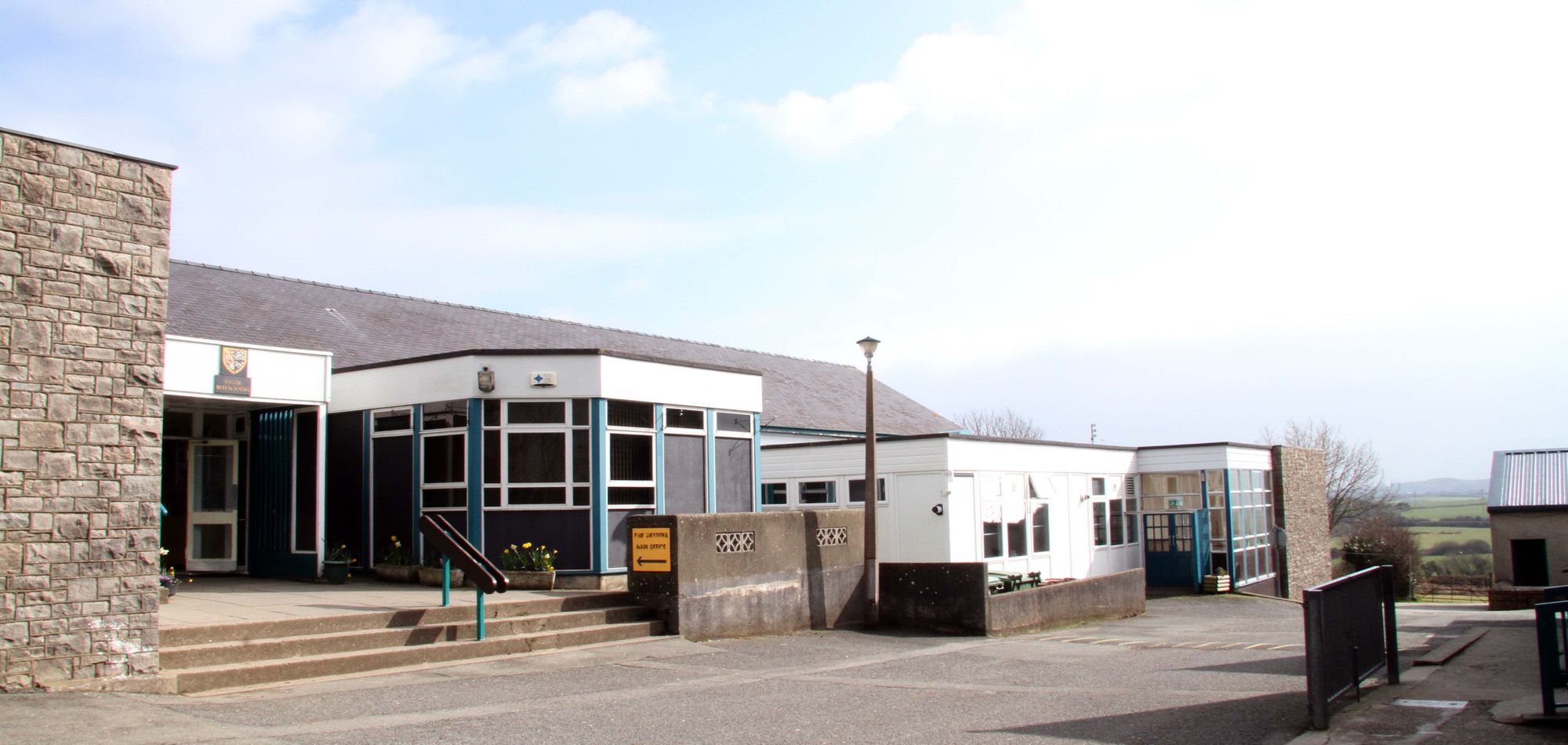 Y pleser o drafod llyfrau gyda disgyblion ysgol