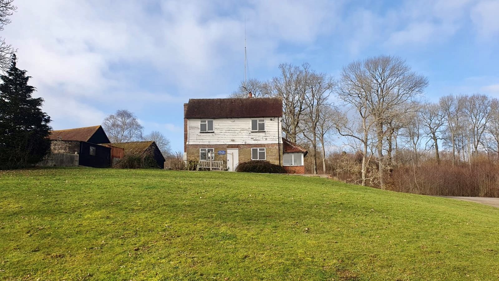 Lamberhurst fishing lodge to become holiday apartments after inspector ruling