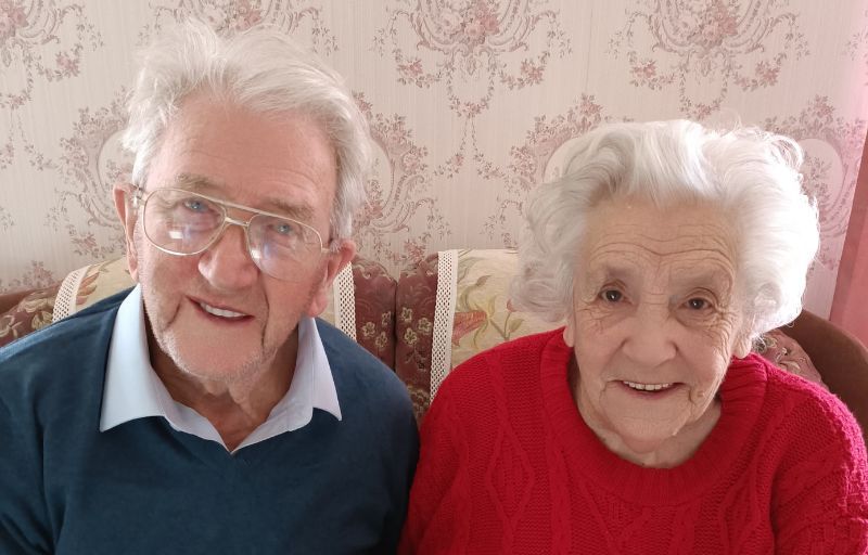 Lincolnshire couple celebrate 'give-and-take' relationship on platinum anniversary