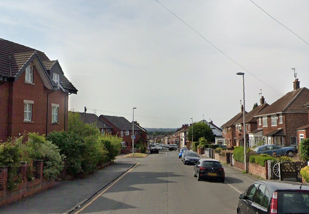 Man arrested after 'throwing items off roof' in Widnes