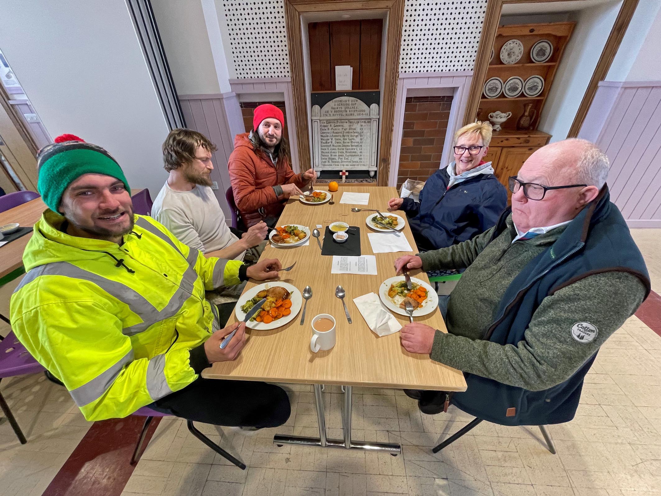 Canolfan y Fron distributes food to Tryfan Ward residents