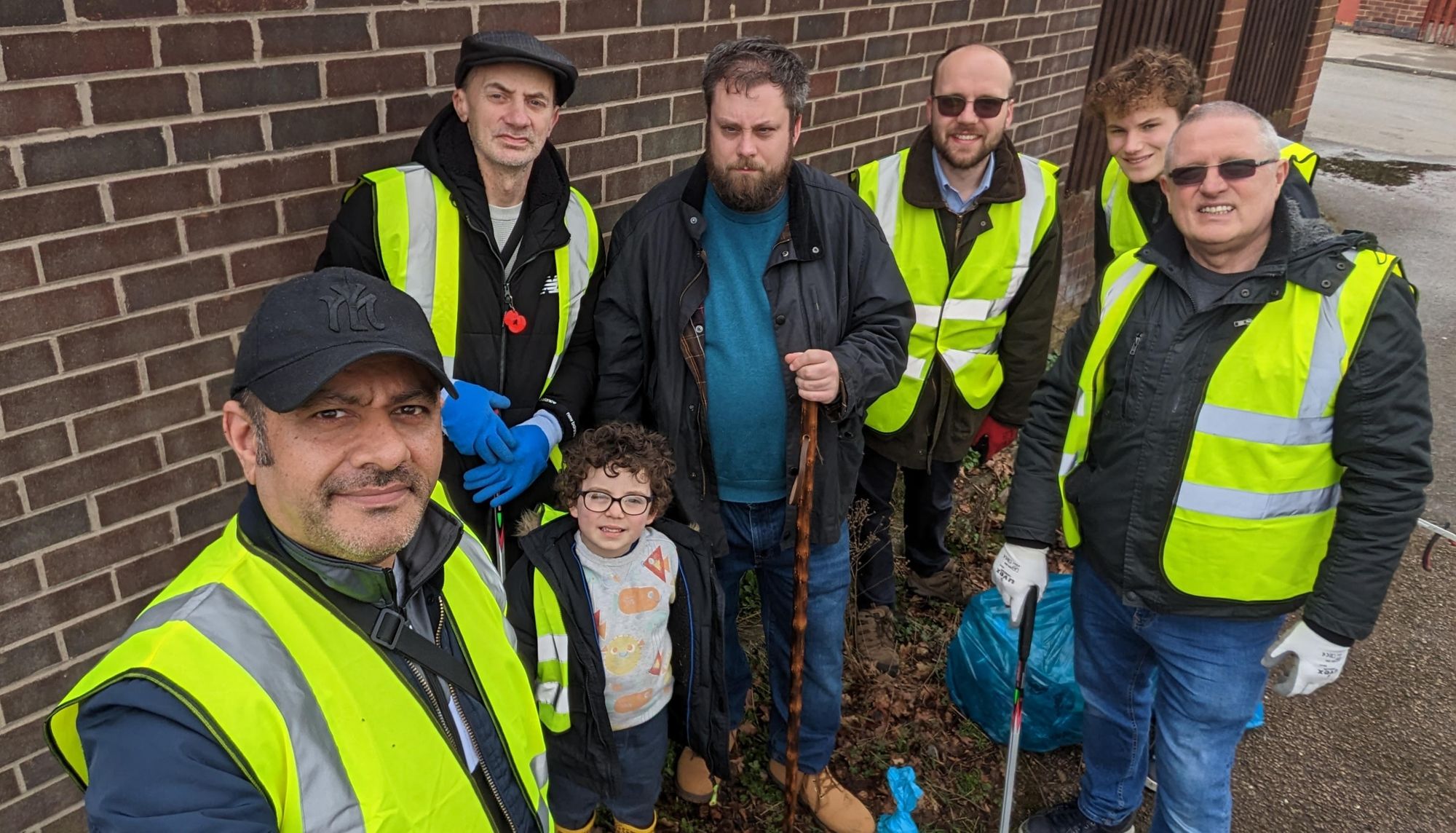 Community group tackles Barwell litter issue head on