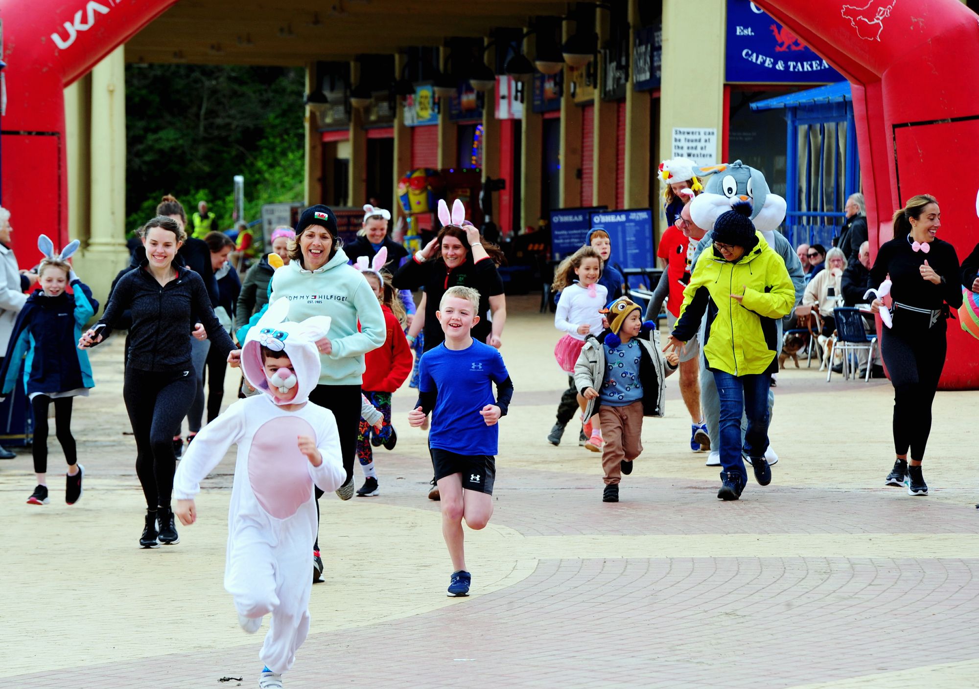 Hare raising fun at first Calon Hearts 2k Barry Island Easter Bunny Run