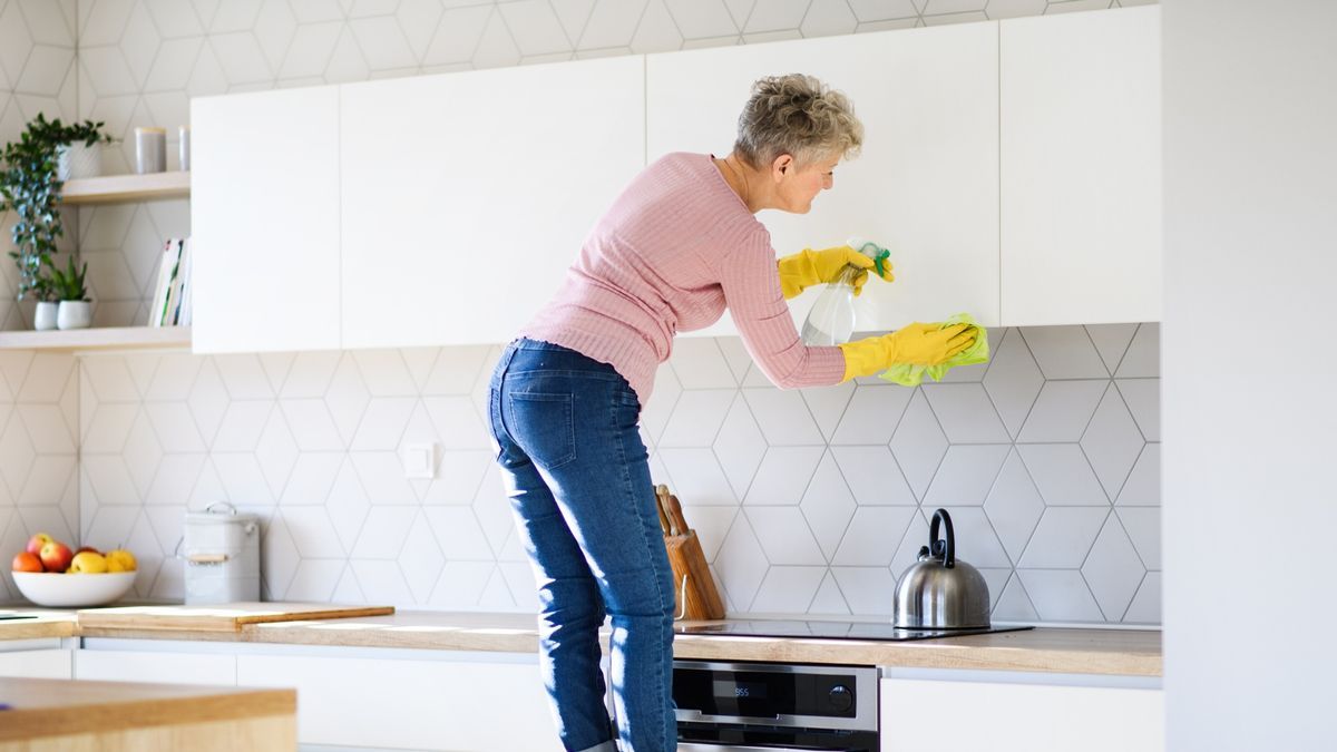 Cleaning fans share genius £1 solution to remove oily cooking stains from surfaces