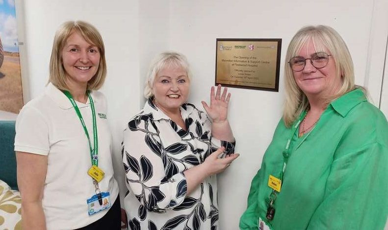 Singer Linda Nolan cuts ribbon of new Lancashire cancer support service