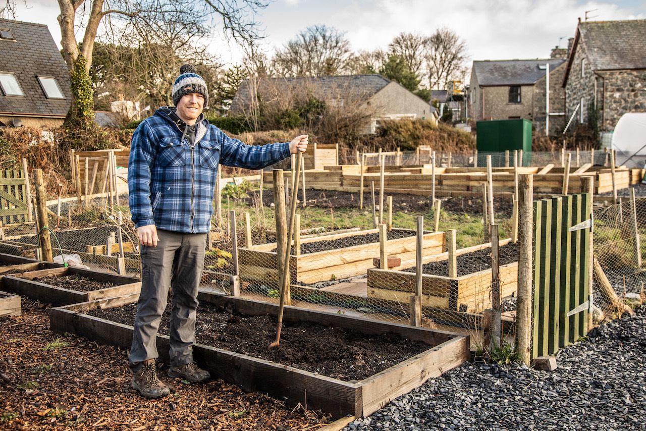 Llanystumdwy pub creates community garden to combat loneliness