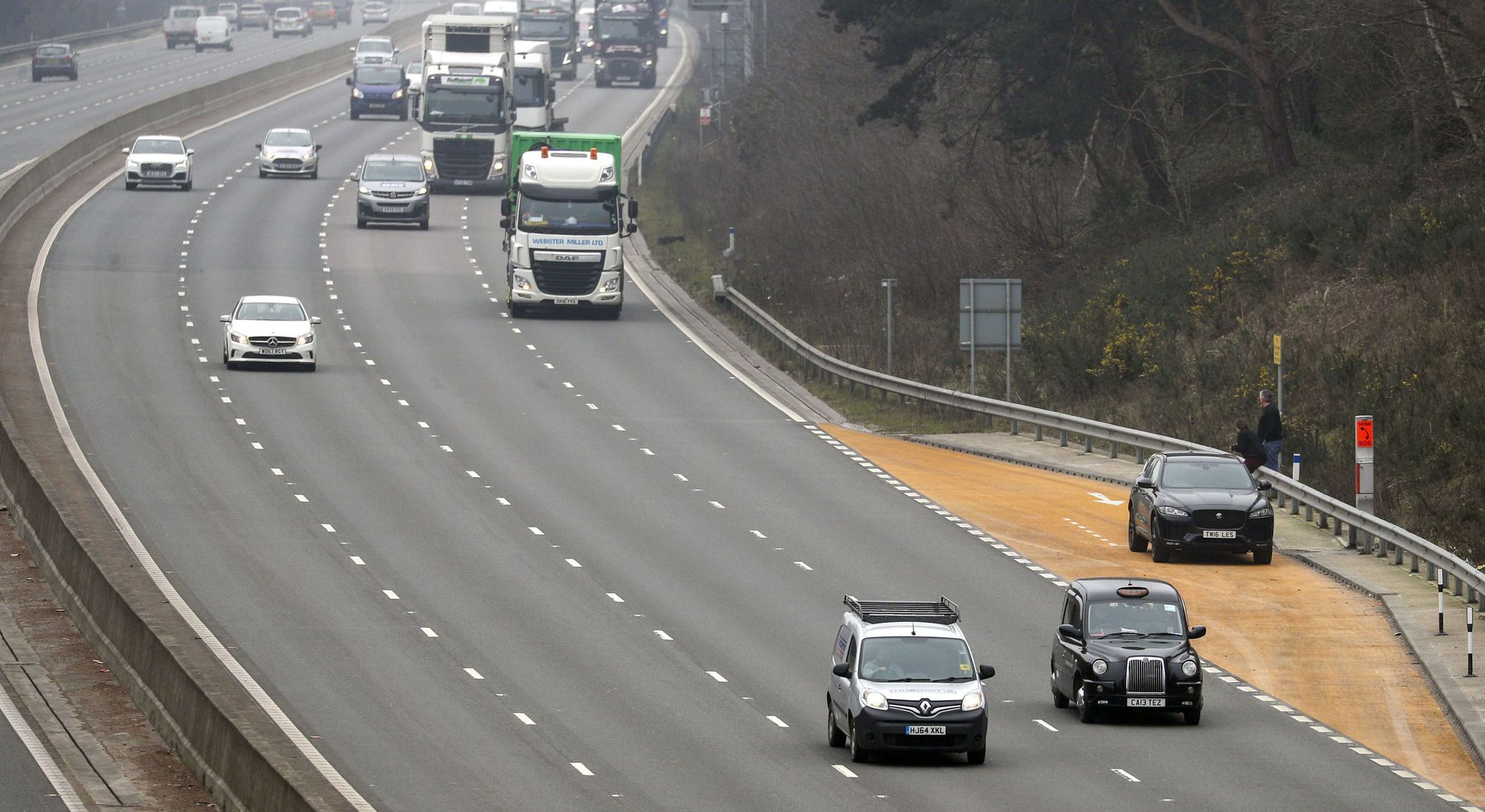 Majority of drivers want hard shoulders put back on smart motorways, says survey