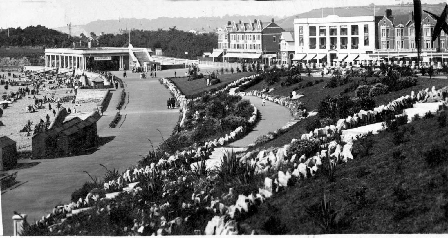 Oh I do love to be beside the seaside: Look back at Barry Island