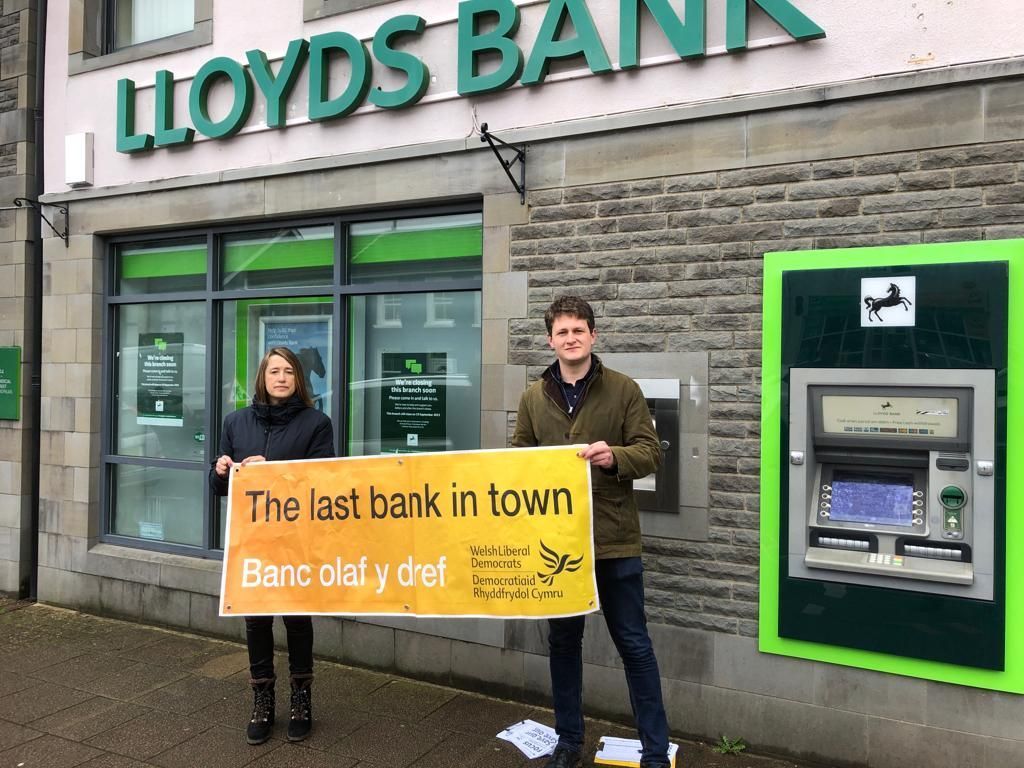 Public meeting held over Ystradgynlais banking crisis