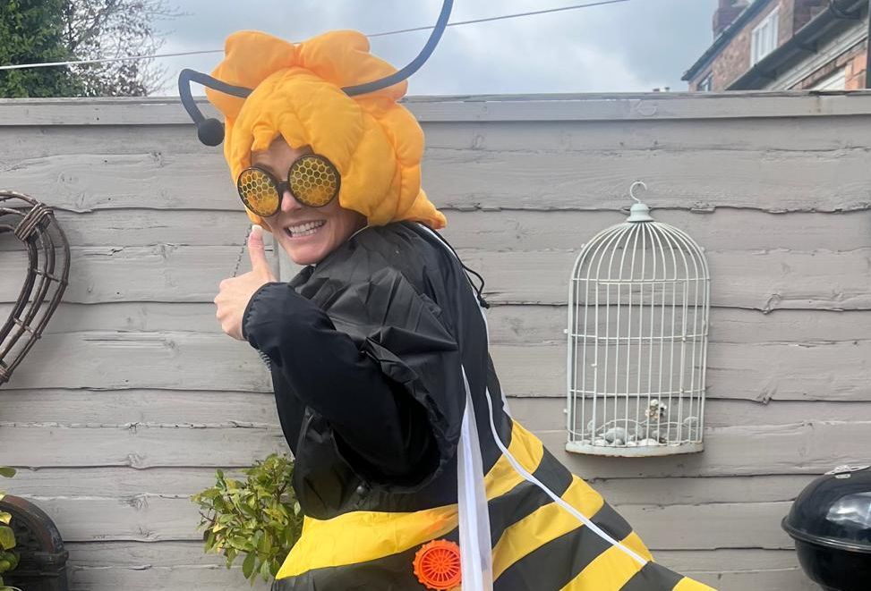 Busy bee Belinda takes on unbee-lievable Great Manchester Run races for St Ann’s Hospice!