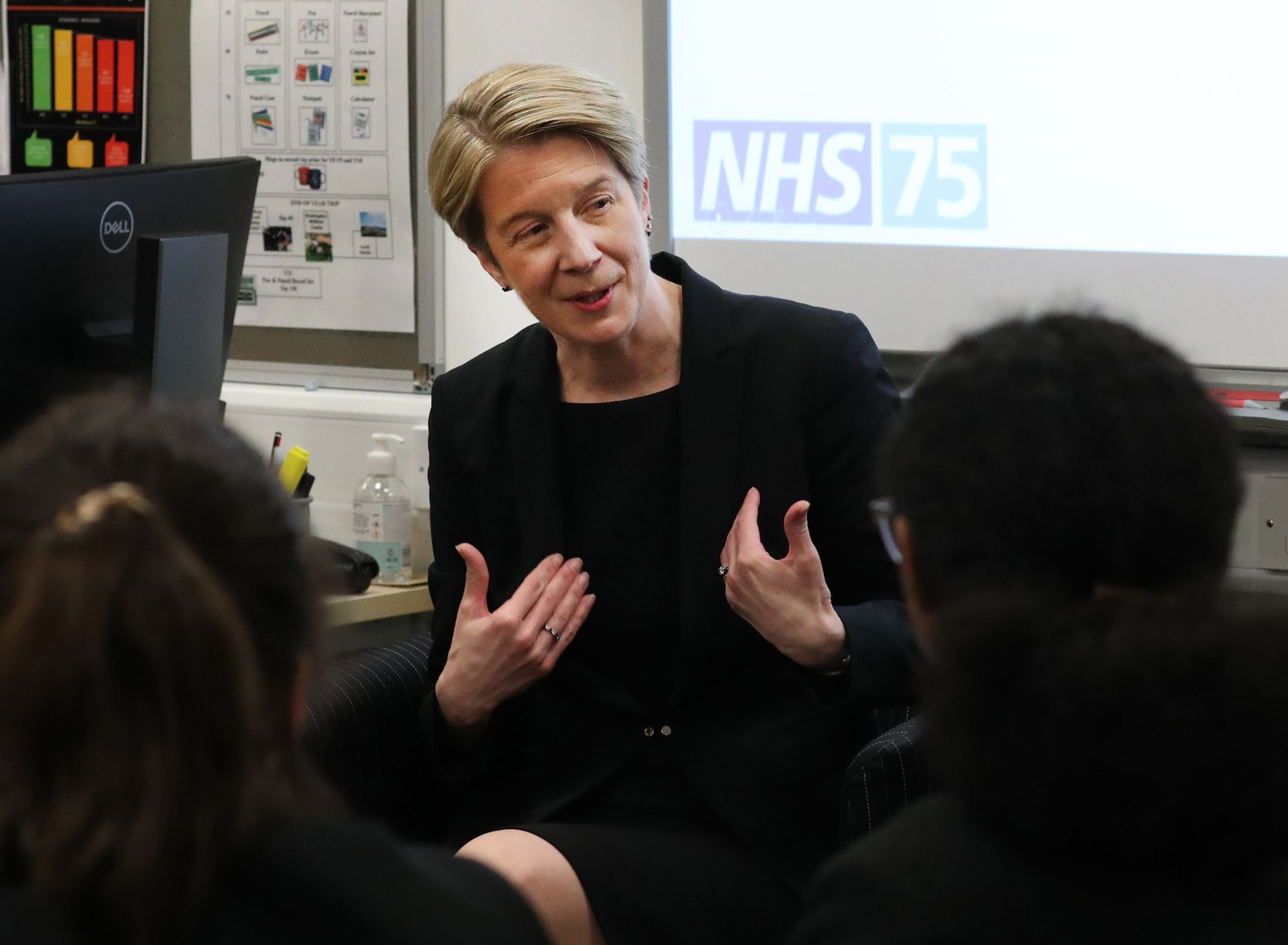 Thousands of doctors and nurses 'to train as apprentices' to tackle NHS shortages