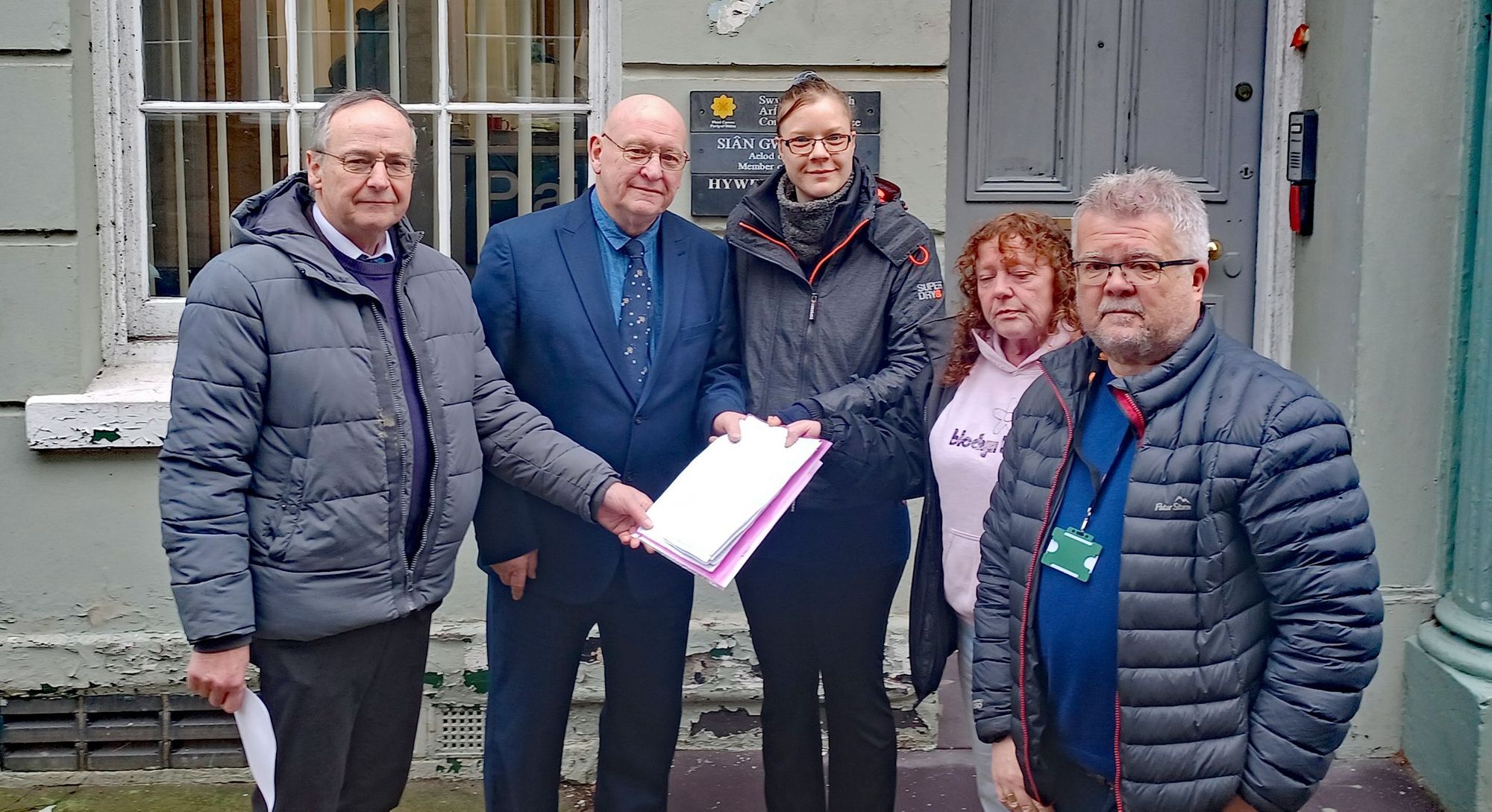 Gwynedd residents sign petition to oppose motorhome stopover in rural village