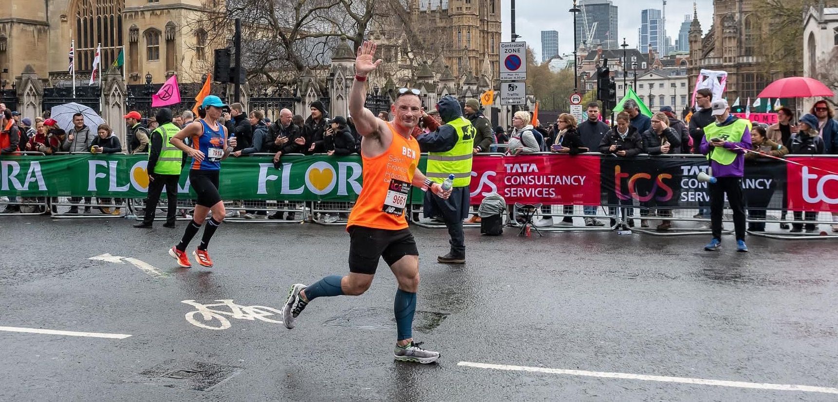 South East marathon runners' 'amazing efforts' see hospice secure almost £100k
