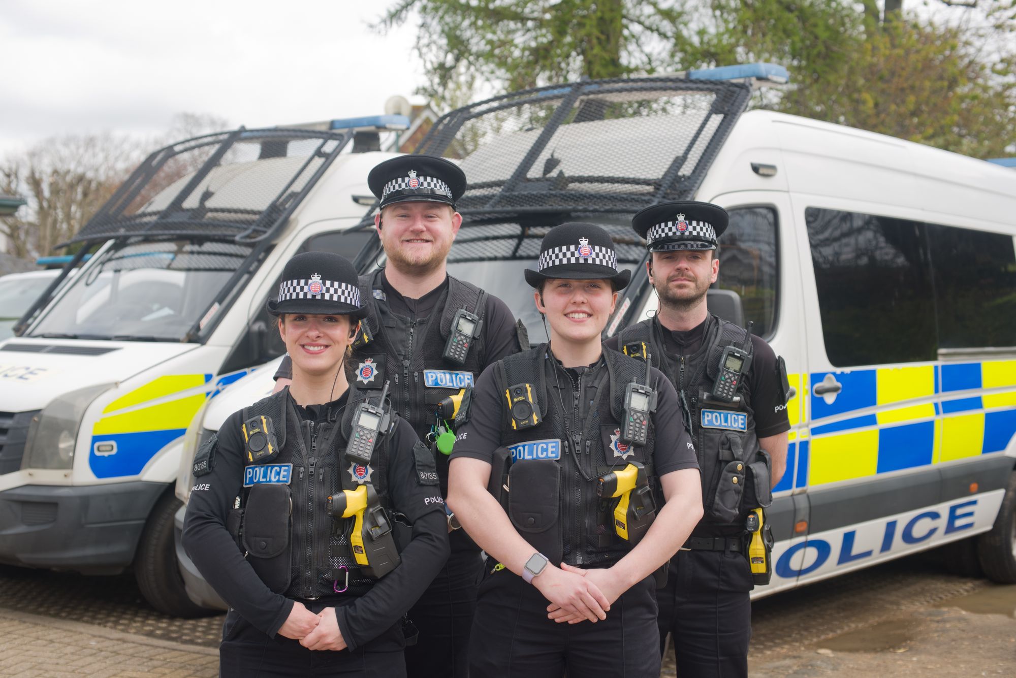 Officers who saved life of man stabbed in the neck awarded for bravery