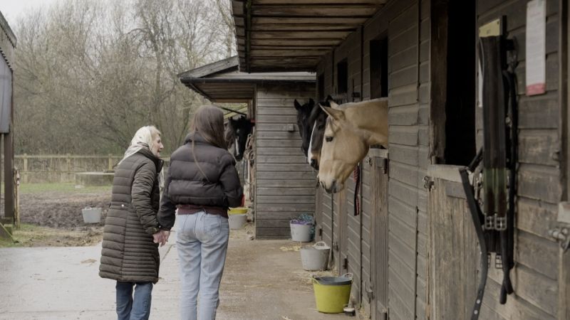 Two generations of horse-lovers meet: MBE equestrian veteran, 91, and passionate young rider