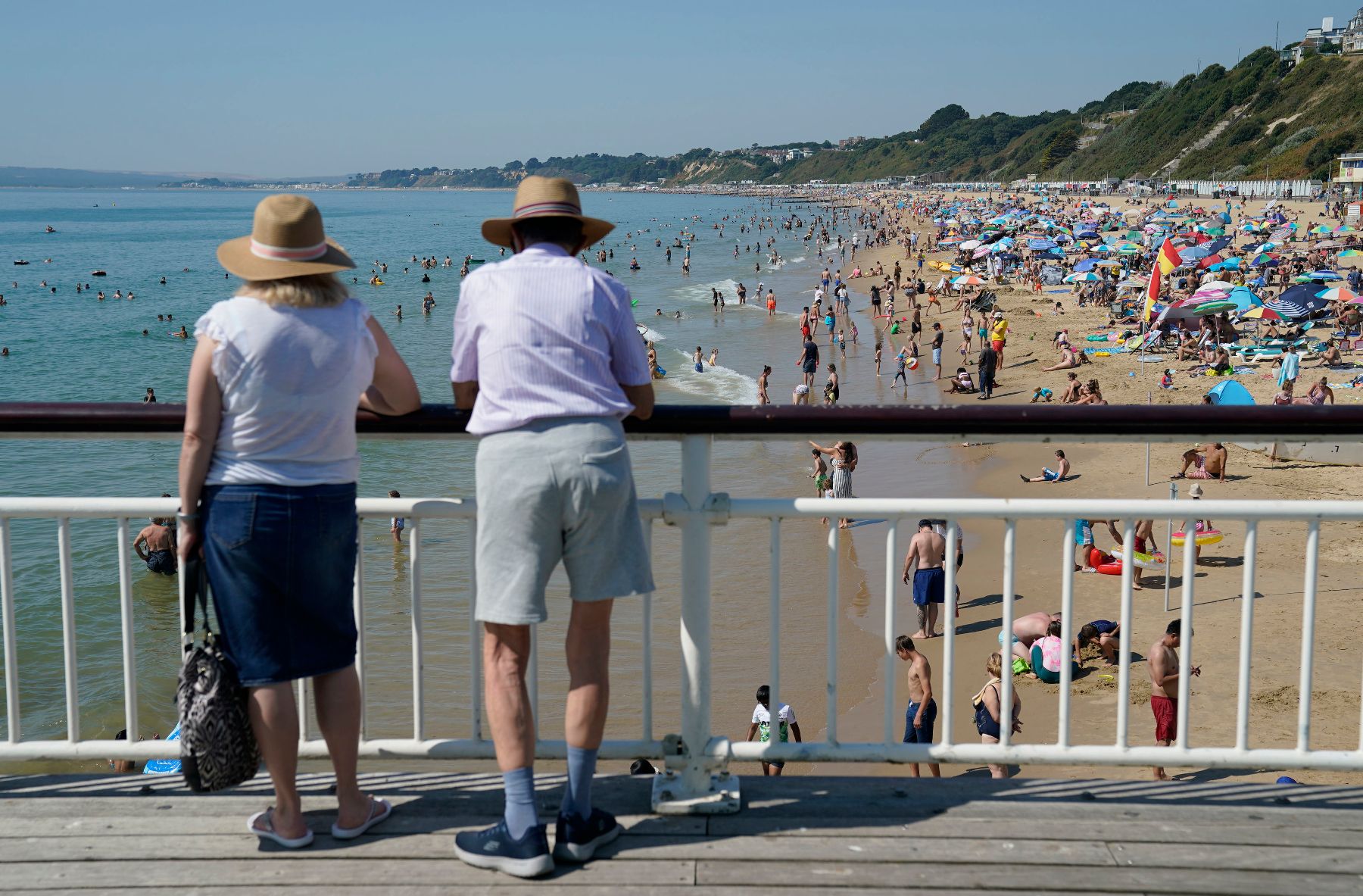 Sizzling sunshine forecast for long bank holiday weekend with temperature rising up to 25°C