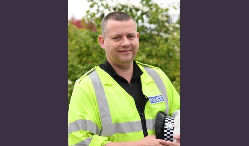 Humberside officer scoops award after trying to rescue man from burning car