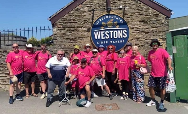 'Merry Marchers' make three-day pilgrimage to brewery in memory of life-long friend