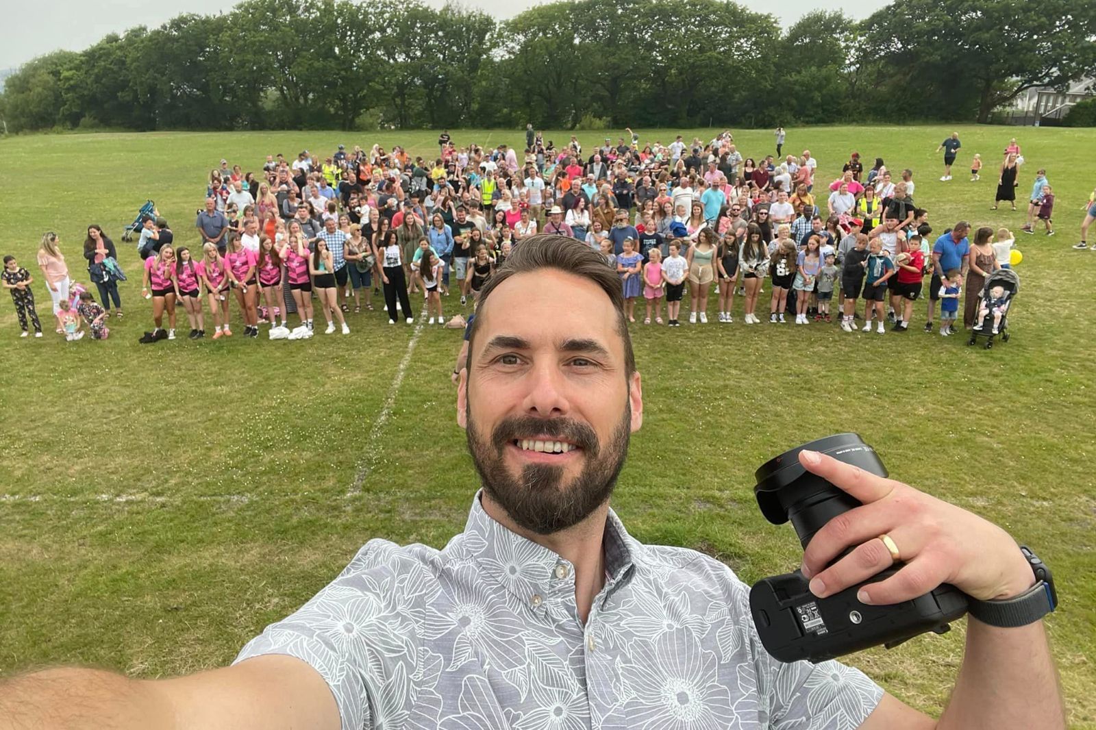 Communities praised for creating biggest group photo of Gwendraeth Valley residents