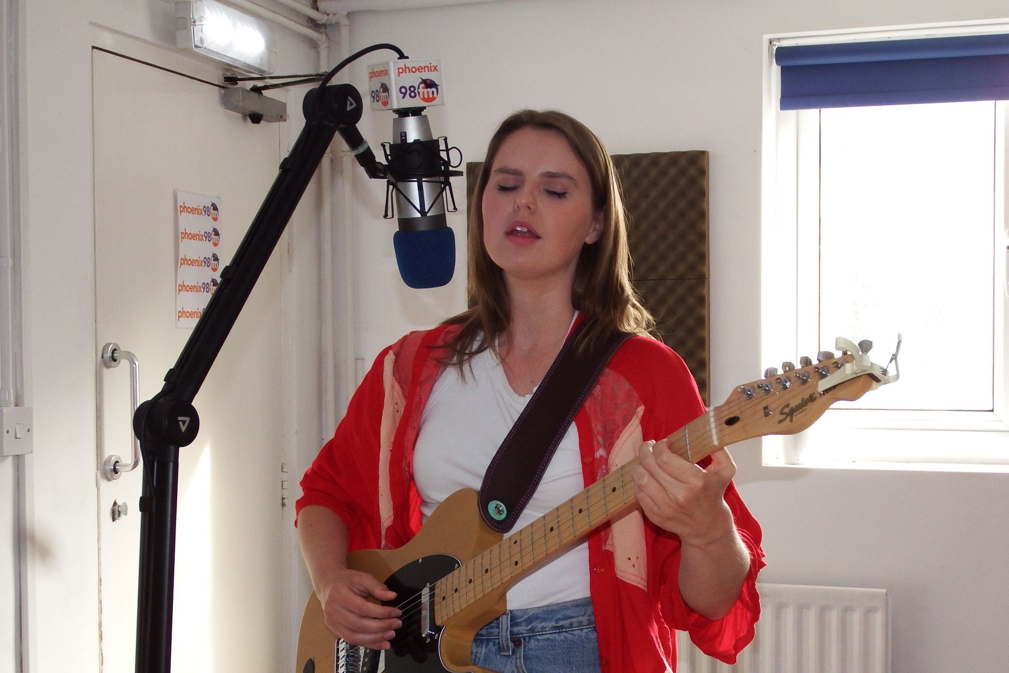 Phoenix FM: Abbey plays live in studio after 10,500-mile flight