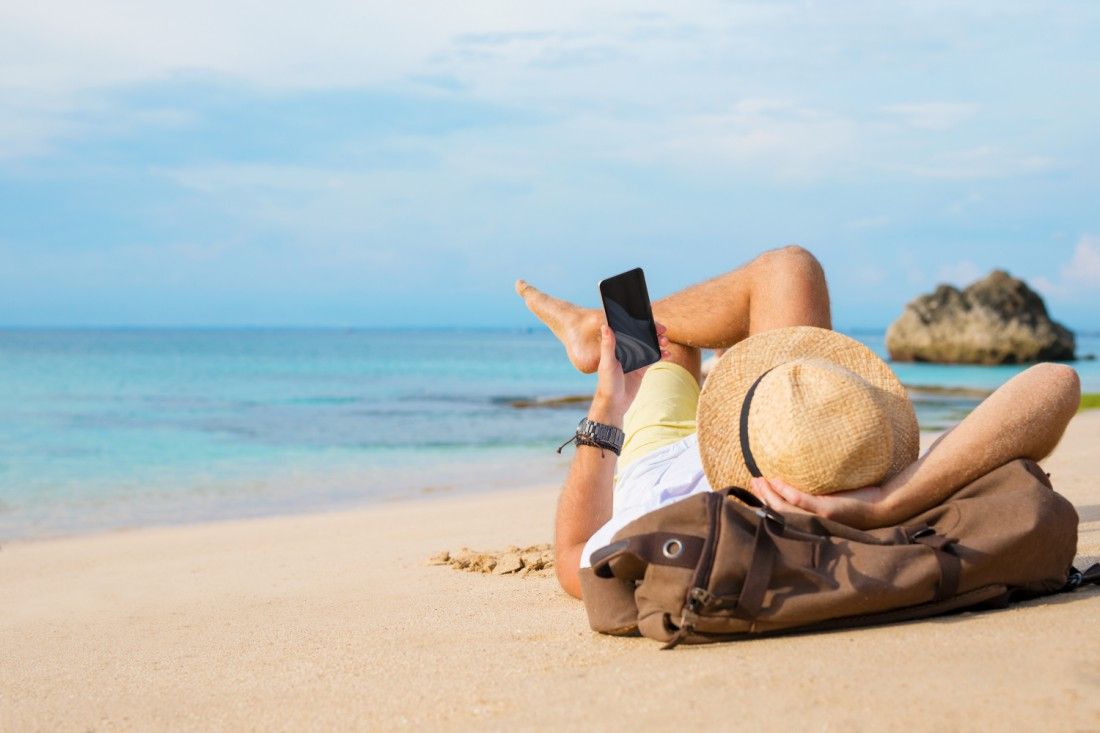 How to make the most of your mobile on holiday and avoid unexpected bills