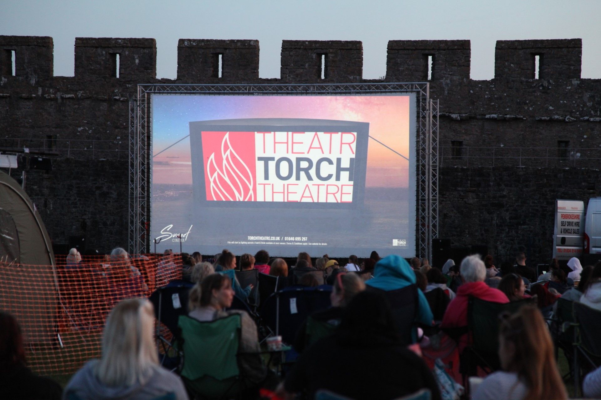Theatr y Torch yn cyflwyno sinema awyr agored ar hyd Sir Benfro