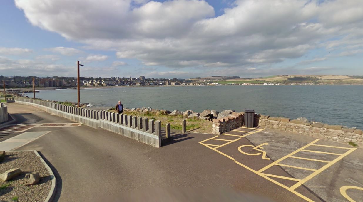 Holidaymakers issued warning over disease issue on UK beach