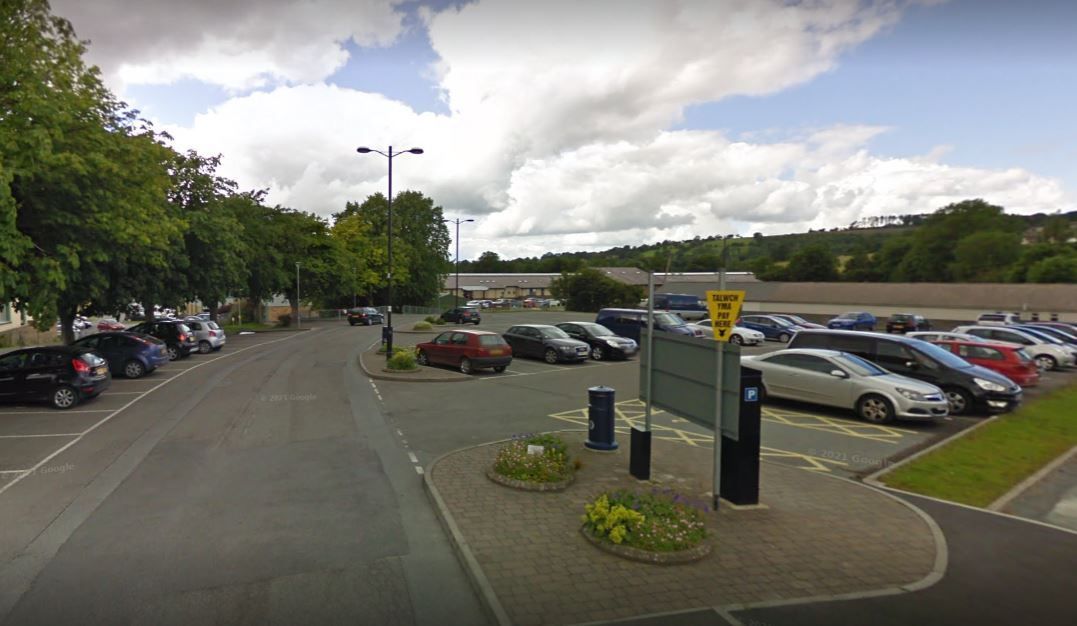 Lampeter traders raise concerns over parking charges and problems with pay machines