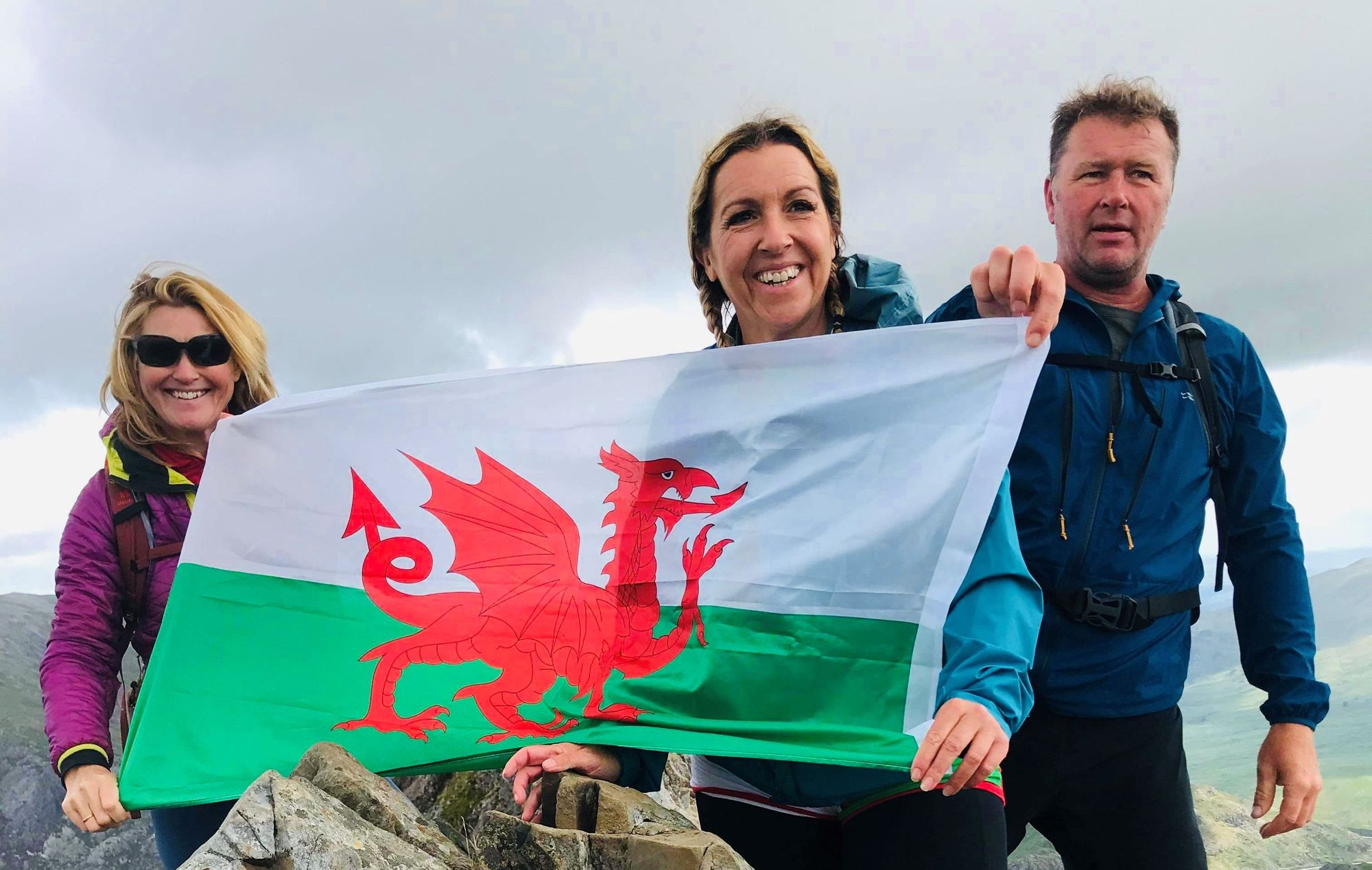 Ali'n gorchfygu crib fwyaf marwol Eryri er budd Macmillan