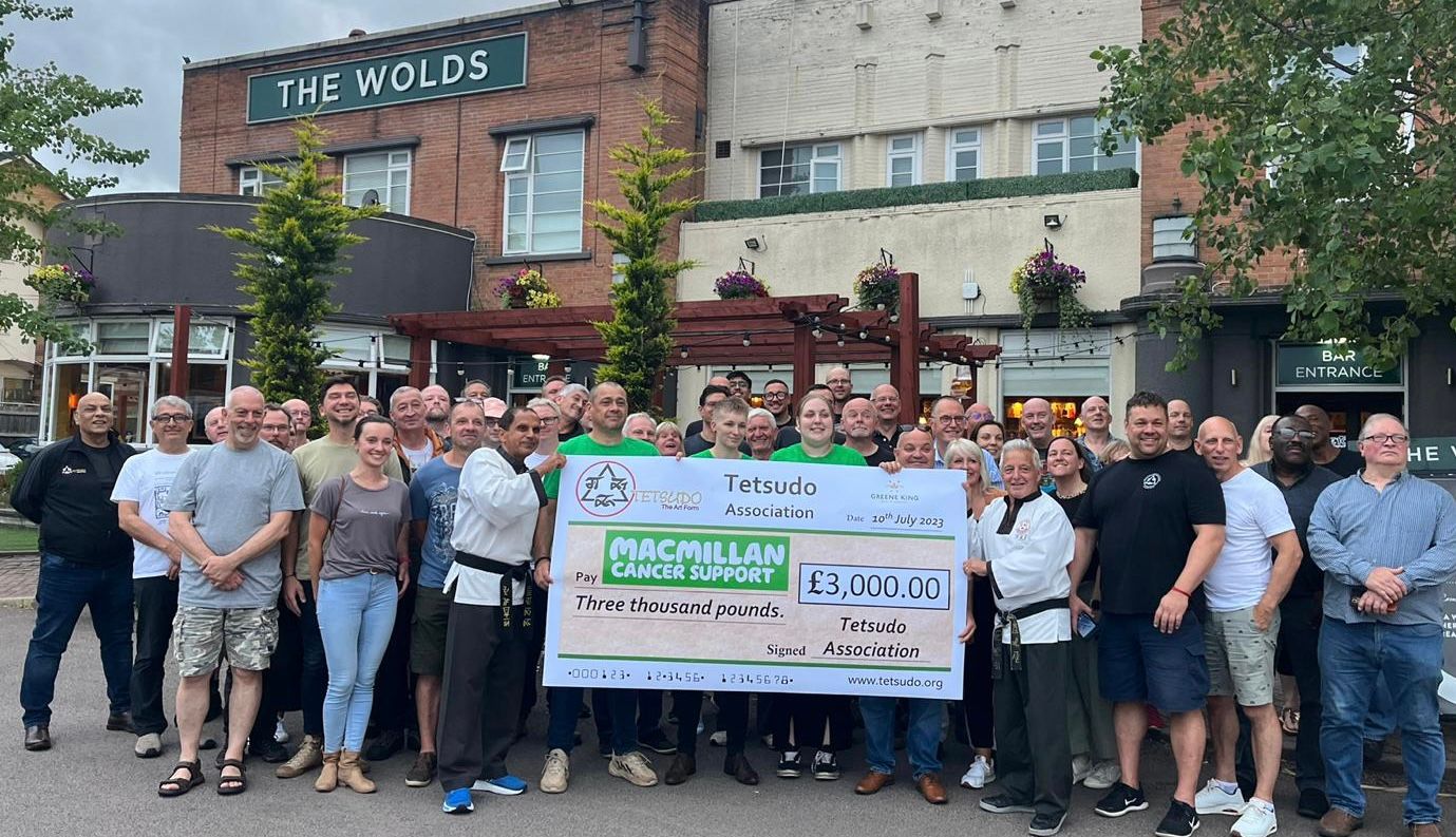 Tetsudo Martial Arts Association helps Nottinghamshire pub raise £3,000 for Macmillan