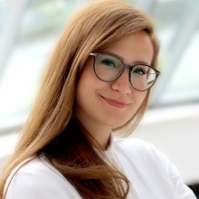 Bild vergrößern: Ilham Khadiri-Kang, Oralchirurg Hanau