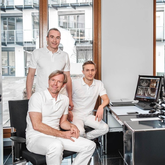 Dr. Med. Joachim Wagner Und Dr. Med. Axel Hefti Dr. med. Axel Grube - Mund-Kiefer-Gesichtschirurg, Oralchirurg Bielefeld