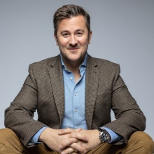 Bild vergrößern: Phil Million, Plastischer & Ästhetischer Chirurg Oldenburg