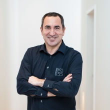 Bild vergrößern: Gilbert Varzandeh, Zahnarzt Düsseldorf